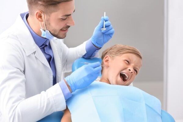 5 consejos para que las visitas al dentista de tu hijo vayan sobre ruedas